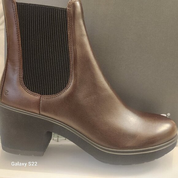 Ecco Shoes - Women's ECCO® Metropole Zurich Leather Chelsea Boots. Brown. NIB. 10-10.5